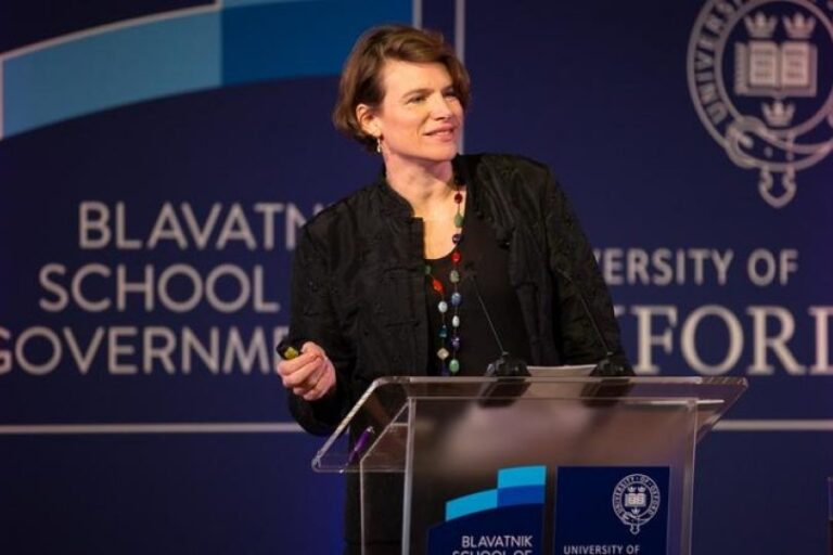 mariana-mazzucato-demostro-que-el-verdadero-motor-de-la-innovacion-no-son-los-ge-202507Mo-155111-c41b.jpg