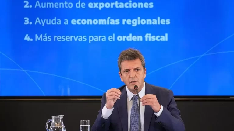 massa-buscara-que-irs-colabore-con-afip-para-gravar-las-cuentas-de-argentinos-no-202507Th-154144-ac55.webp