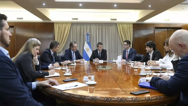 massa-le-pidio-a-ceos-alivio-en-los-precios-y-descarto-una-devaluacion-202507Tu-220735-62fe.webp