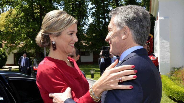 mauricio-macri-y-la-reina-maxima-zorreguieta-interesados-en-la-hidrovia-202507Tu-233624-4be5.jpg