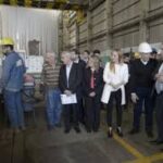 mendoza-alberto-fernandez-se-salio-de-protocolo-y-fue-a-visitar-a-una-pyme-metal-202507Fr-124944-cd1b.jpg