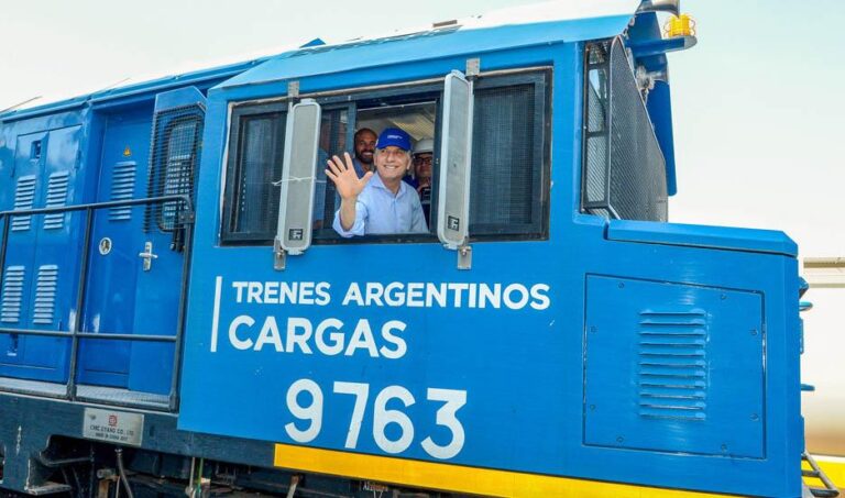 menemismo-macri-quiere-privatizar-los-trenes-urquiza-y-belgrano-norte-por-15-ano-202507Mo-220349-f0bf.jpg