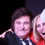 milei-arrasa-en-las-elecciones-y-argentina-da-un-salto-hacia-la-ultra-derecha-202507Fr-225037-254e.webp