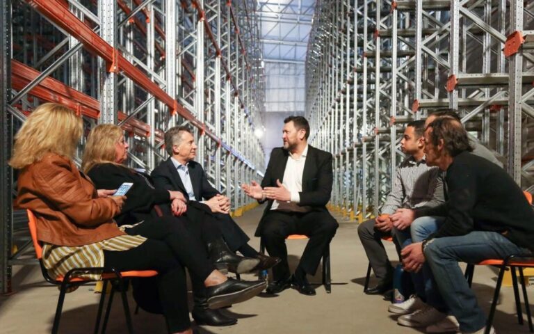 otro-papelon-en-puerta-para-macri-la-fabrica-que-no-es-fabrica-202507Mo-222151-9d44.jpeg
