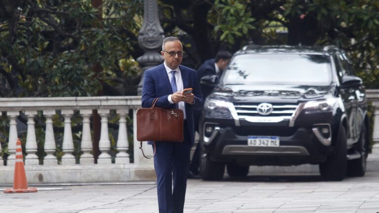 otro-paso-en-falso-de-aracre-ahora-complica-las-negociaciones-en-el-congreso-202507Fr-225432-ff2f.jpg