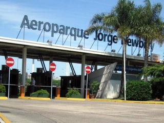 paro-de-taxis-en-aeroparque-los-choferes-no-levantan-pasajeros-en-rechazo-a-las-202507Fr-144701-3c43.jpg