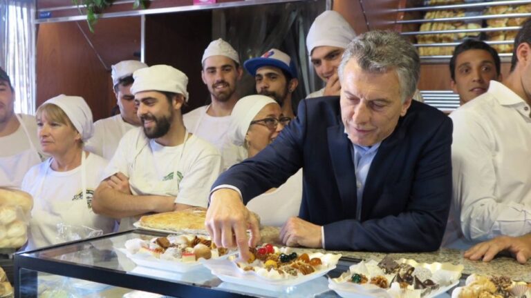 picaros-macri-no-sabe-porque-aumento-la-harina-y-los-empresarios-del-sector-no-s-202507Mo-221857-31c1.jpg