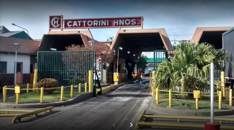 polemica-en-quilmes-una-fabrica-obligo-a-que-trabajadores-con-covid-19-sigan-asi-202507Fr-133016-ab6f.jpg