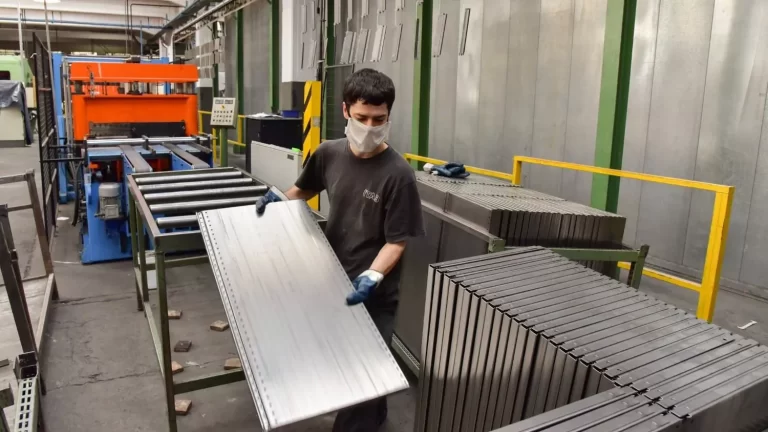 pymes-alertan-sobre-la-segmentacion-de-tarifas-y-piden-un-plan-para-evitar-un-im-202507Th-154453-a73a.webp