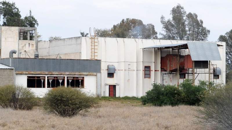 recesion-cierra-otra-textil-en-catamarca-y-deja-a-50-trabajadores-en-la-calle-202507Th-160135-11a2.jpg