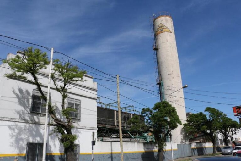 renault-cerro-metalurgica-tandil-y-los-trabajadores-tomaron-la-planta-202507Th-160327-ed8e.jpg