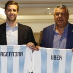 se-amplia-la-invasion-de-uber-y-ahora-sponsorea-a-la-afa-taxistas-reaccionan-202507Tu-111002-052c.jpg