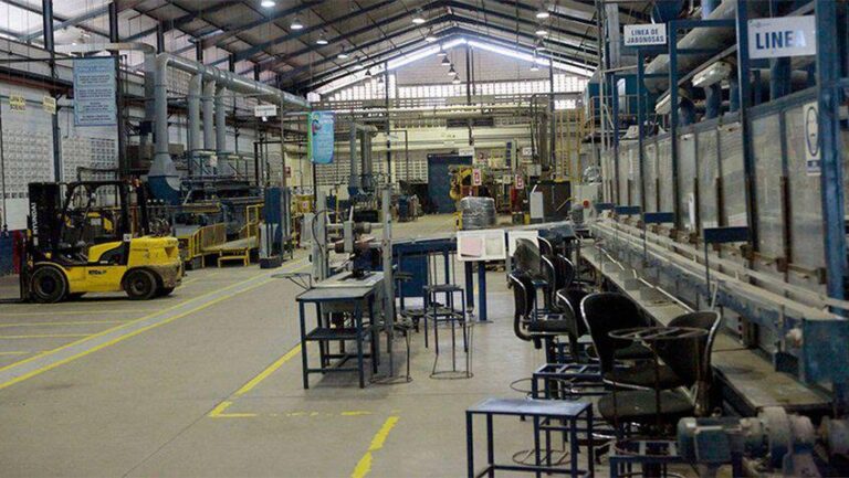 sube-la-presion-de-las-pymes-piden-que-dejen-de-especular-con-las-materias-prima-202507Fr-130022-bff9.jpg