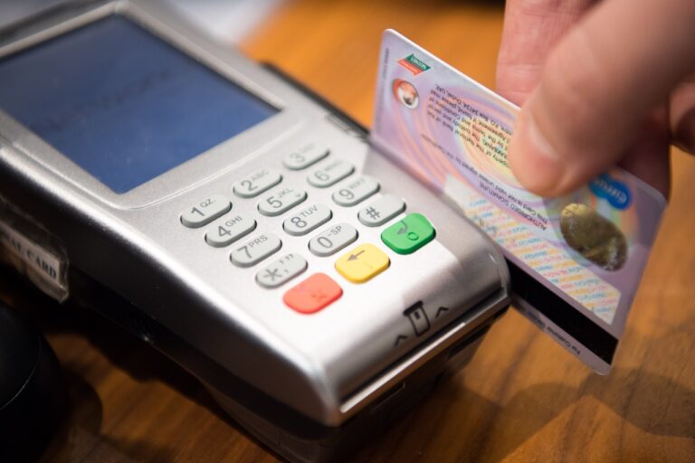tarjetas-de-credito-y-cuotas-sin-interes-secretos-que-enganan-202507Th-183137-7401.jpg