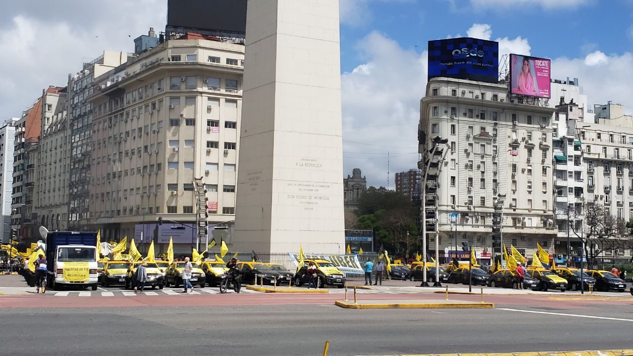 taxistas-se-movilizan-en-rechazo-a-uber-202507Fr-191228-84d7.png