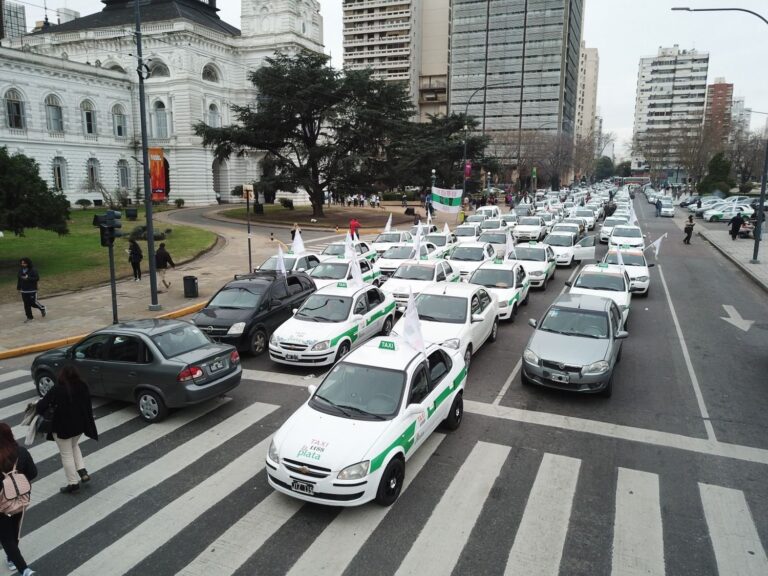 taxistas-vs-uber-asi-se-vio-la-marcha-202507Fr-192034-605b.jpeg