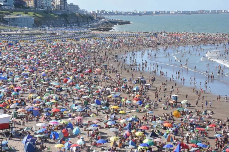 temporada-record-mas-de-32-millones-de-argentinos-se-movilizaron-en-el-pais-202507Th-161044-75dc.webp