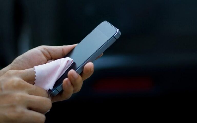tips-como-limpiar-el-celular-para-protegerte-del-virus-202507Fr-184543-ad45.jpg