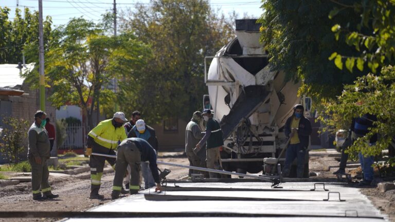 tras-la-pandemia-el-gobierno-busca-crear-300000-puestos-de-trabajo-202507Th-180242-e1d8.jpg
