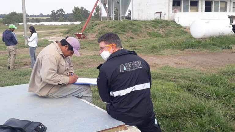 tras-una-operativo-rescataron-a-30-trabajadores-rurales-en-condiciones-de-explot-202507We-094541-ce6f.jpg