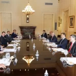 viejos-conocidos-el-gobierno-se-reunio-con-el-circulo-rojo-para-hablar-sobre-acu-202507Tu-222517-b4fd.webp
