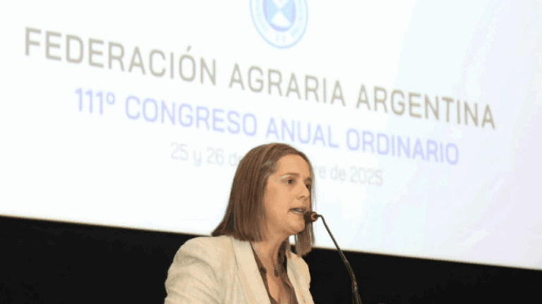 Pullaro en el congreso de Federación Agraria
