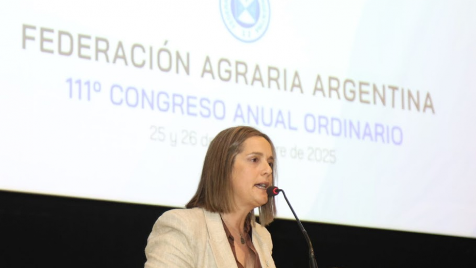 Pullaro en el congreso de Federación Agraria