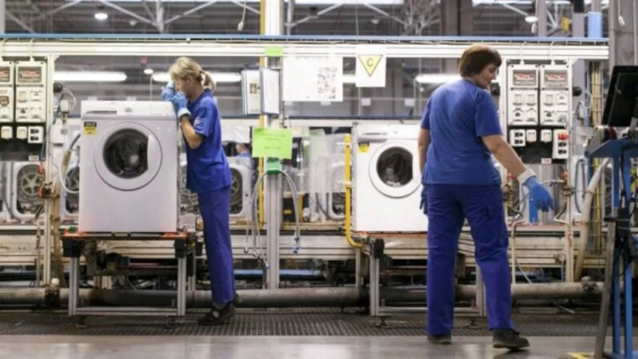 Planta de Electrolux en Rosario afectada por suspensiones rotativas