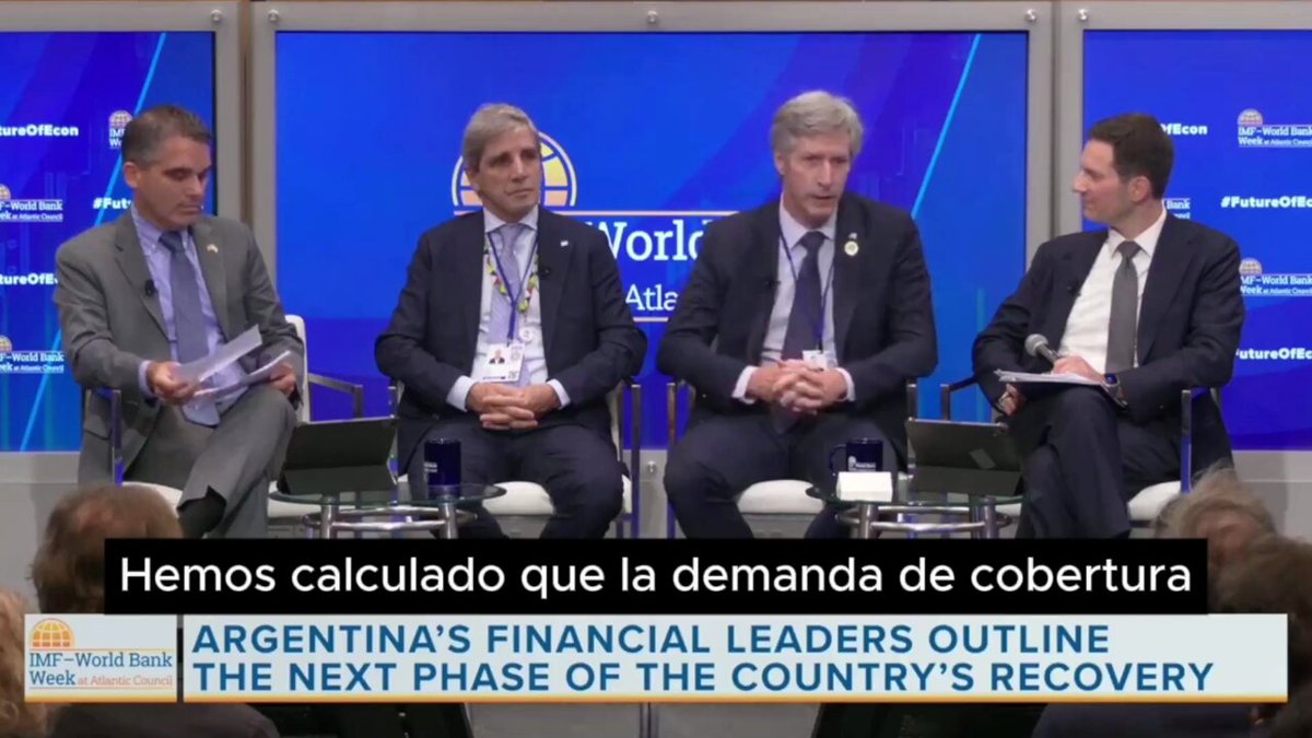 Santiago Bausili hablando en conferencia