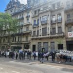 Protesta de ceramistas por despidos en la UIA