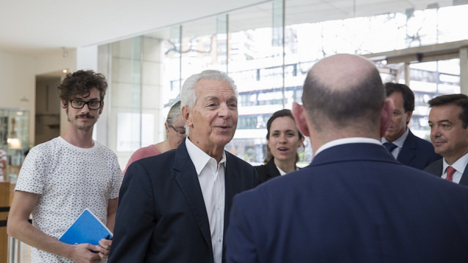 Eduardo Costantini discutiendo la necesidad de devaluar para el crecimiento económico
