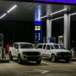 Estación de servicio YPF con surtidores de nafta