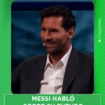 Lionel Messi señalando durante su charla en American Business Forum sobre su interés empresarial