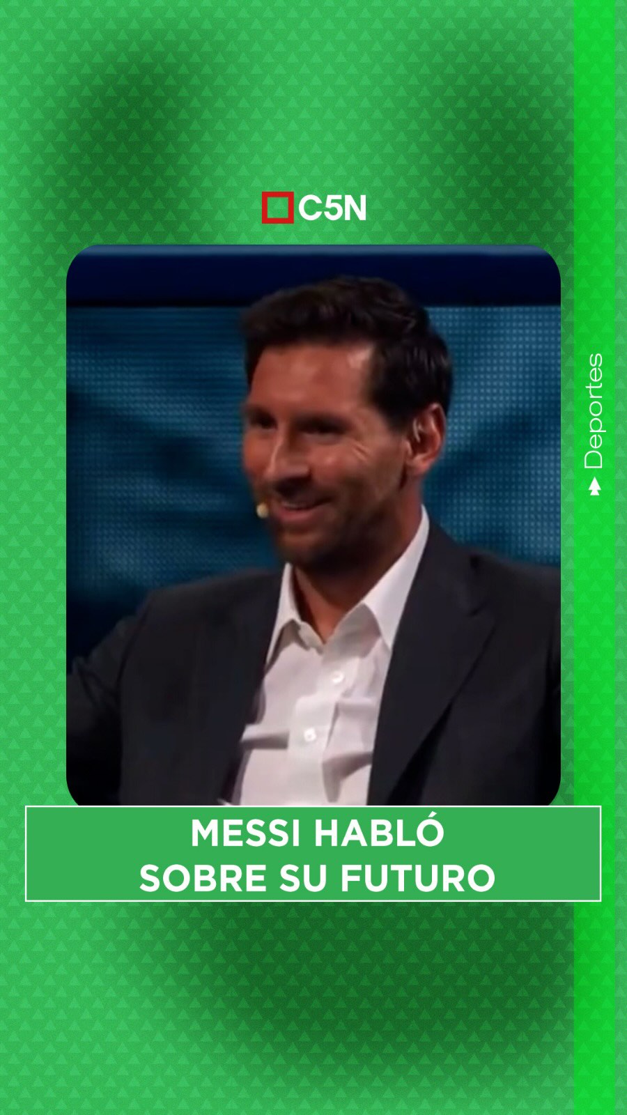 Lionel Messi señalando durante su charla en American Business Forum sobre su interés empresarial