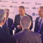 Ministro de Economía Luis Caputo hablando en la conferencia de la UIA sobre régimen cambiario