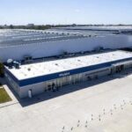 Alberto Fernández y Daniel Scioli al inaugurar la fábrica de lavarropas Whirlpool en Pilar
