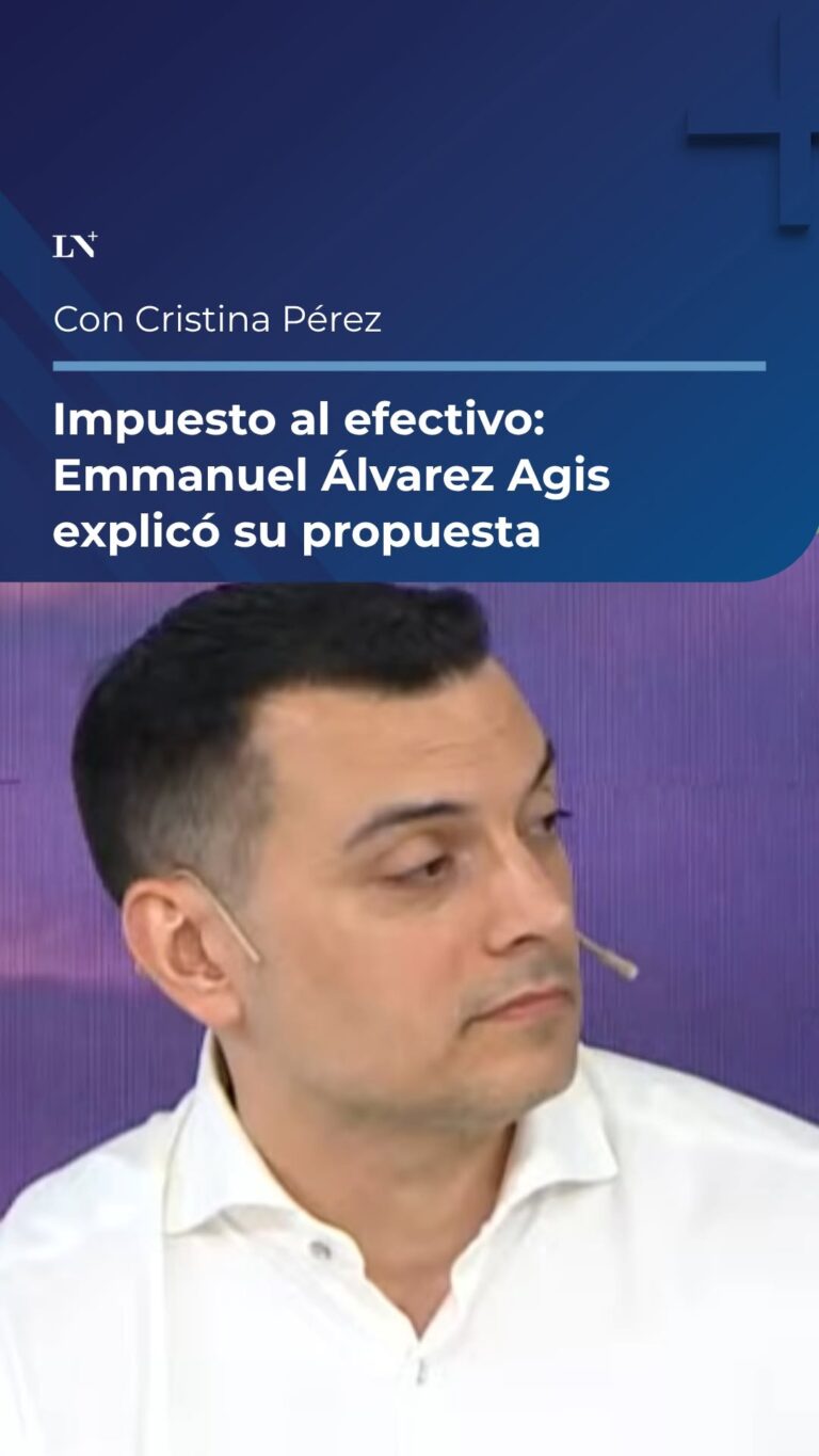 Emmanuel Álvarez Agis explicando su propuesta de impuesto al efectivo
