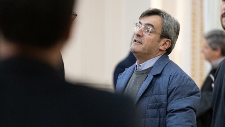 La industria volvió a caer en septiembre y los empresarios advierten: se van a apagar las máquinas