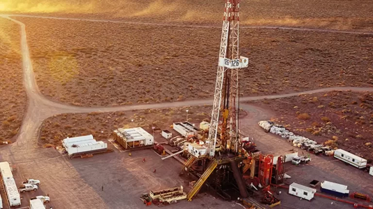 Producción récord de petróleo en Argentina alcanzando casi 860 mil barriles diarios