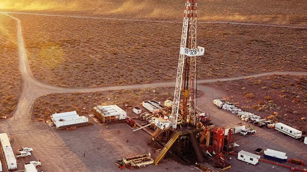 Producción récord de petróleo en Argentina alcanzando casi 860 mil barriles diarios