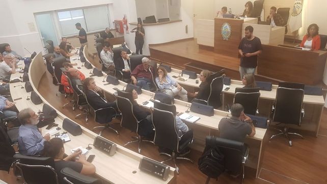Debate en Concejo municipal sobre la reforma laboral y rechazo sindical
