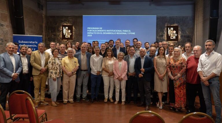 Firma de convenios Gobierno de Mendoza para fortalecer cámaras empresarias y pymes