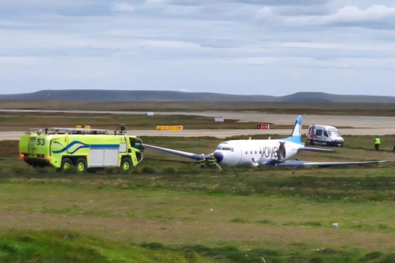 Avión Basler BT-67 de Mirgor tras despiste en Río Grande