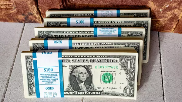 Billetes y dólares en efectivo relacionados con la Ley de Inocencia Fiscal