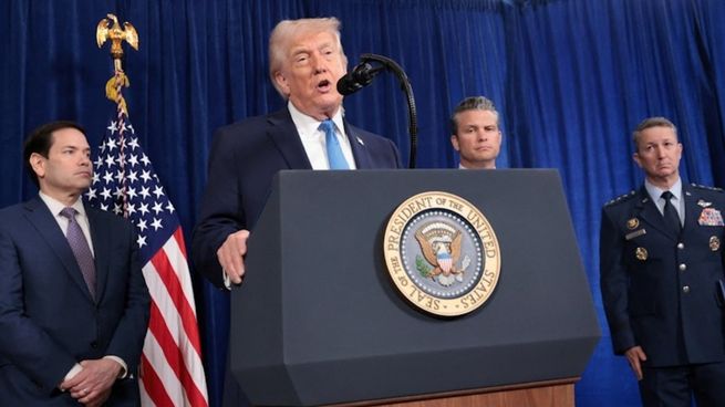 Donald Trump y Pete Hegseth supervisan operativo militar en Venezuela