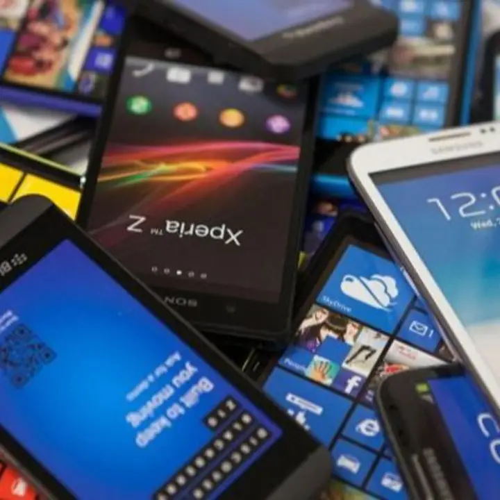 Milei - Con Milei el CONTRABANDO de celulares creció 28 puntos o 400%