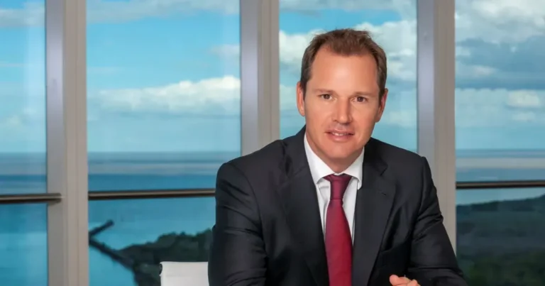 Jorge - Jorge Brito: Otro banquero se pone el traje de político