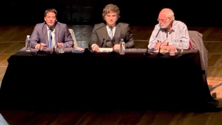 Milei - Milei se molestó por una pregunta sobre la inflación: "No es el lugar, no es el momento"