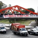 Ya fundiste 25.000 pymes Basta Milei cartel Avenida General Paz