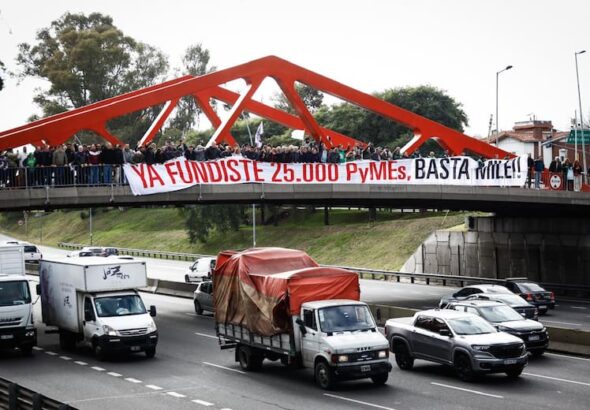Ya fundiste 25.000 pymes Basta Milei cartel Avenida General Paz